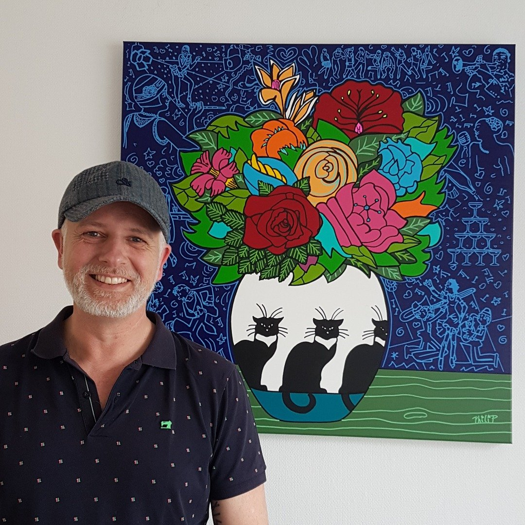 Philip Verhoeven bij een van zijn schilderijen